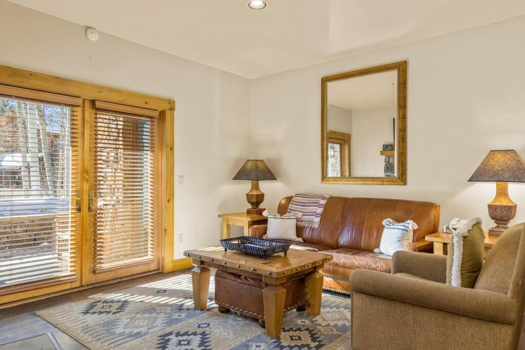 Blue Collar Boutique: Affordable Adventure Aparthotel Telluride Exterior photo
